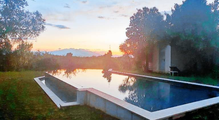 Vacation home with pool, BBQ & patio | Pets allowed — photo 4