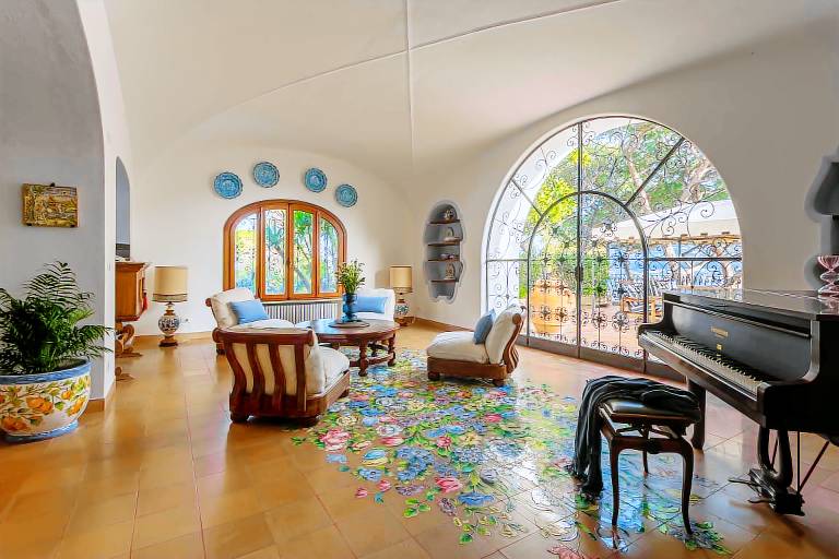 Villa with barbecue, terrace & yard | Garden view — photo 5