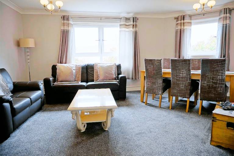 Apartment Paisley