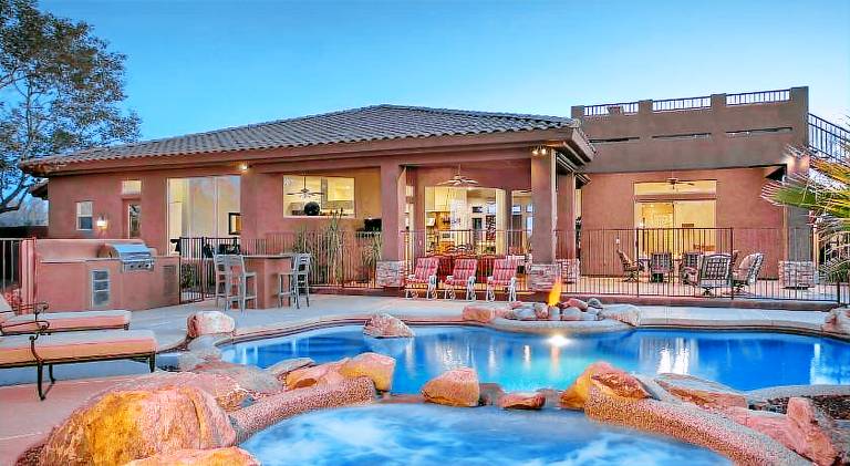 392 m&sup2; Ferienhaus