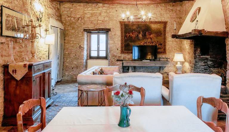 Spacious serviced apartment with pool, jacuzzi & grill | Pets allowed — photo 3
