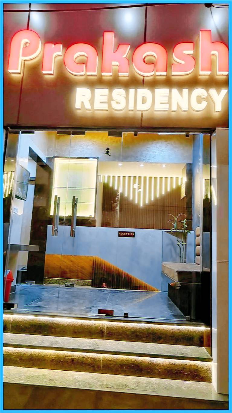 Goroomgo Prakash Residency Gadowalia Varanasi - Lift and Wifi Facility — photo 3
