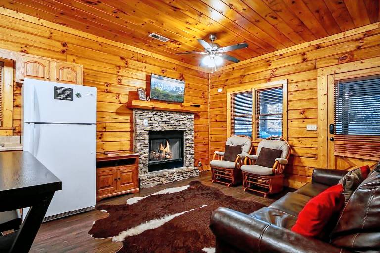 Cabin with private pool — photo 3