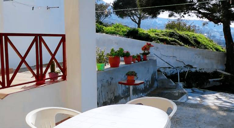 Apartment with patio & garden | Pets allowed — photo 2