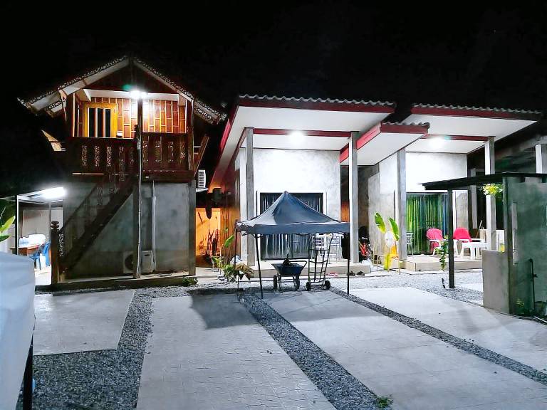 Beautiful bungalow | Beach nearby | Pets allowed in Rayong