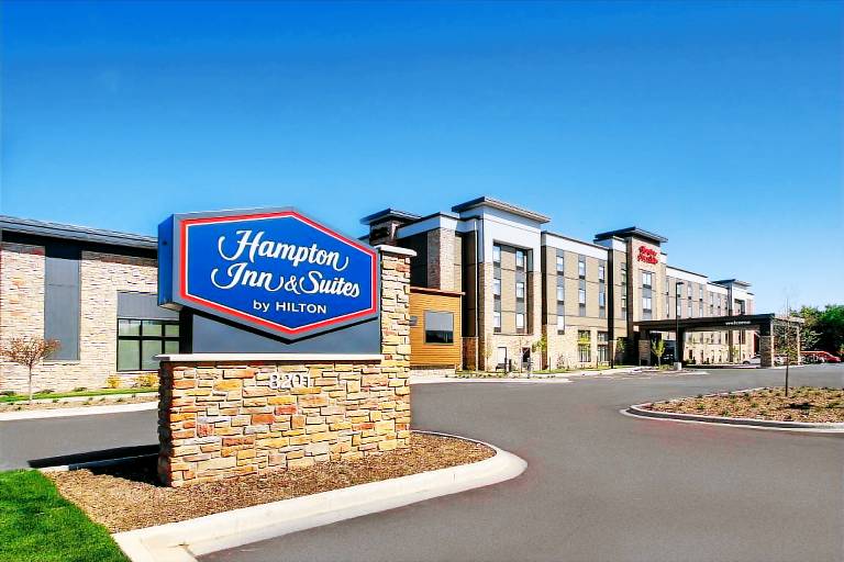 Hampton Inn & Suites Milwaukee West