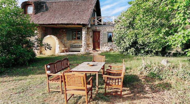 House with patio, hot tub & garden | Perfect for remote work in Veszprem