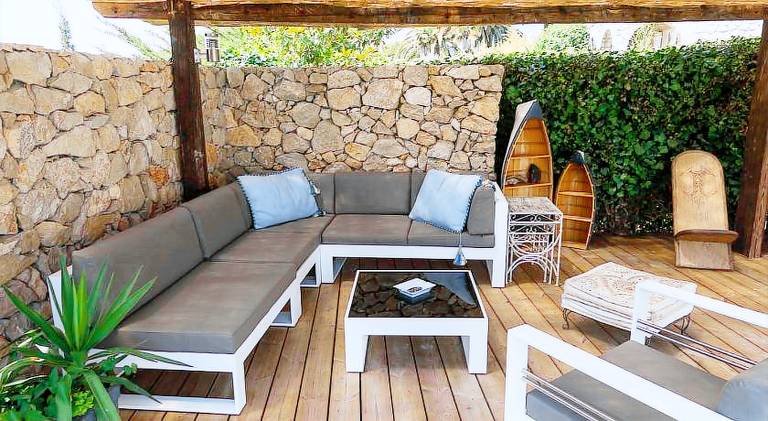 Villa with pool — photo 4
