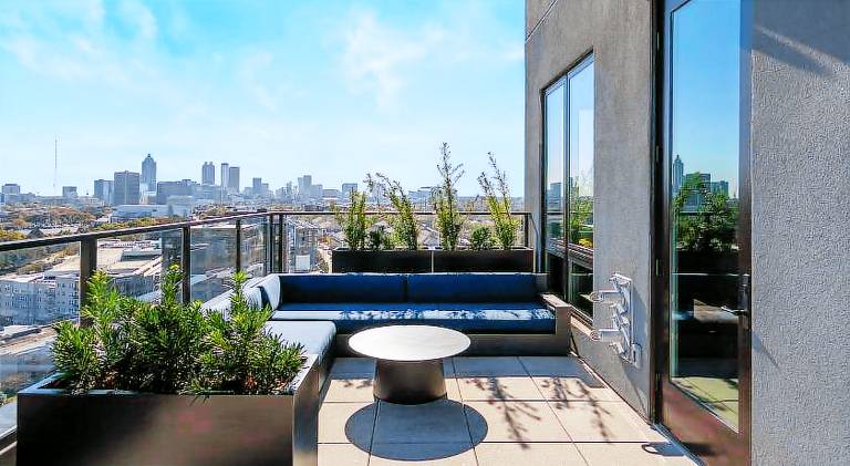 Luxury Stay In Midtown, 4 minutes to Mercedez Benz Stadium and more! — photo 2