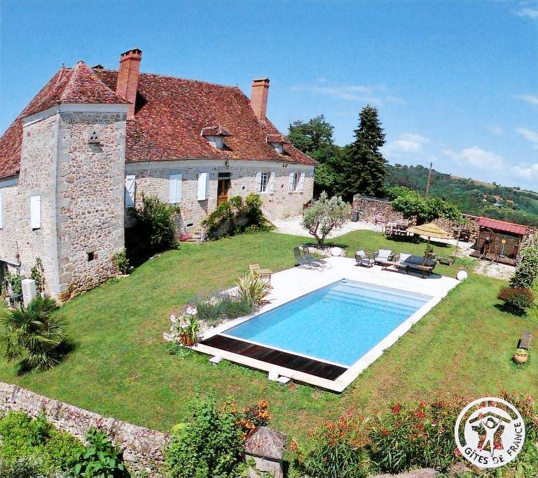 Gite with BBQ, patio & private pool — photo 2