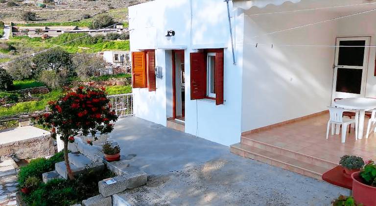 Apartment with patio & garden | Pets allowed — photo 3