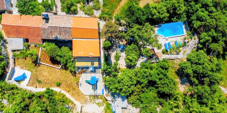 Vacation home with private pool, terrace & BBQ | Water view — photo 2