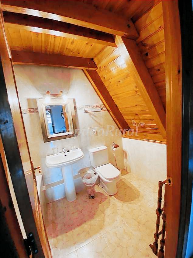 Cottage with barbecue, yard & patio | River view — photo 3