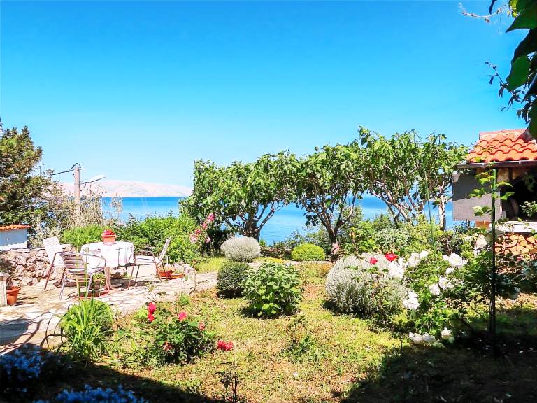 Apartment with garden, patio & barbeque | Sea view — photo 3