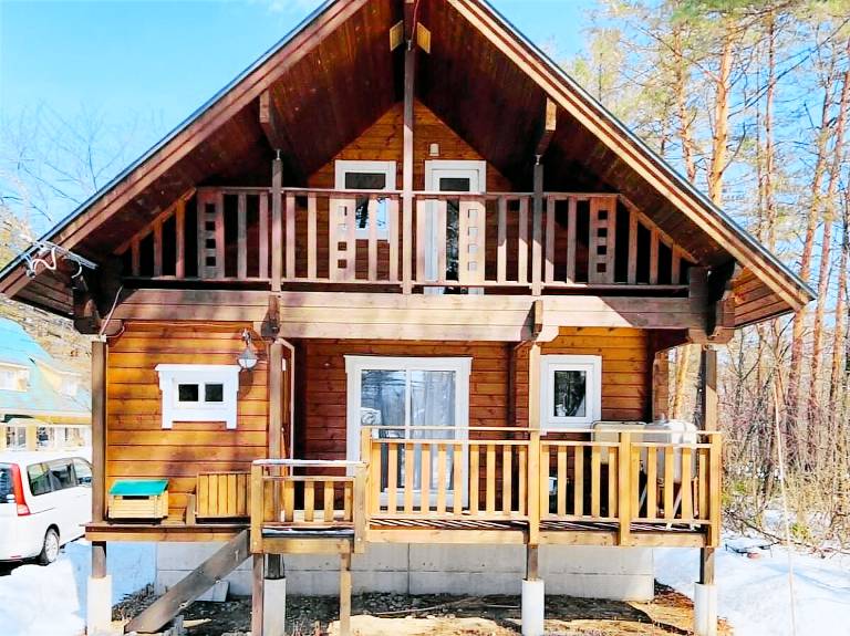 HAL Cottage Hand Crafted Cozy Cottage — photo 4
