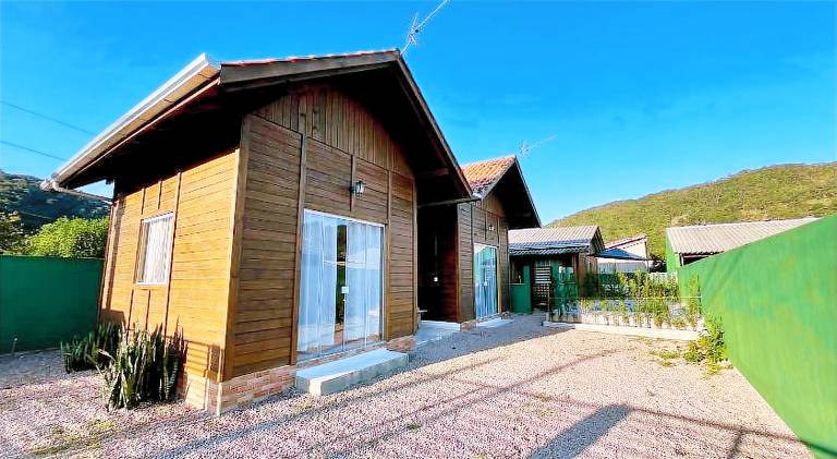 Chalet with pool & grill — photo 5