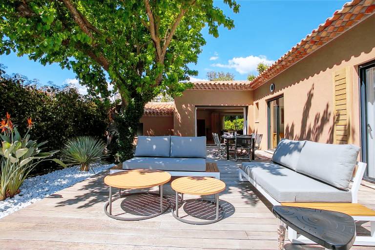 Villa with patio, BBQ & private pool | Garden view | Perfect for remote work — photo 3