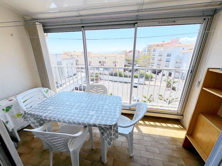 Studio with cabin mezzanine for 4 pers, loggia, near beach, private parking — photo 2