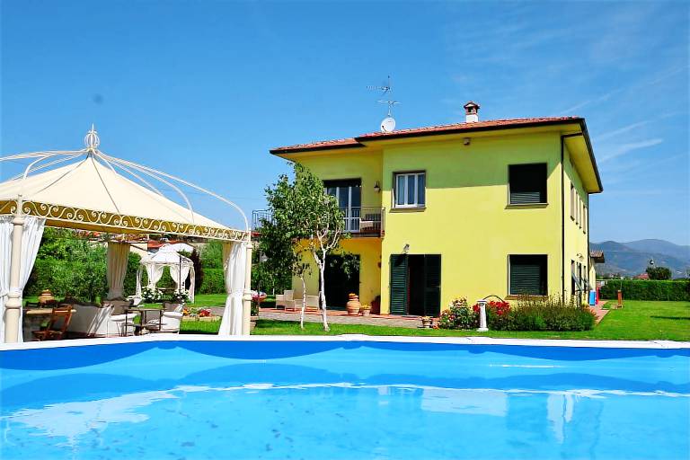 Ferienhaus in San Salvatore, Montecarlo für max. 10 Personen Ferienhaus in San Salvatore, Montecarlo für max. 10 Personen