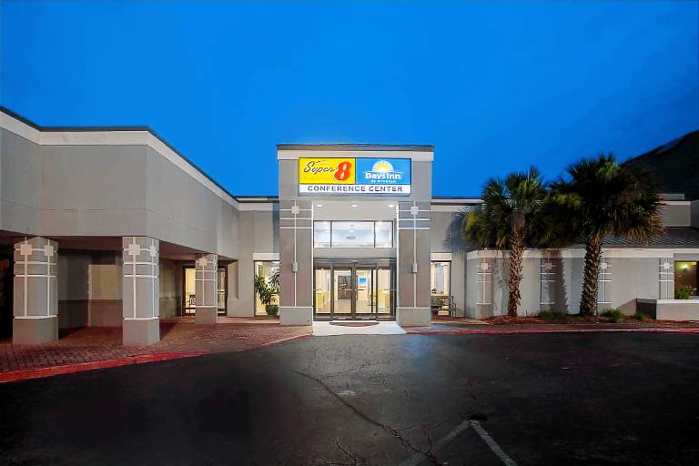 Days Inn by Wyndham Mobile I-65 in Mobile, AL