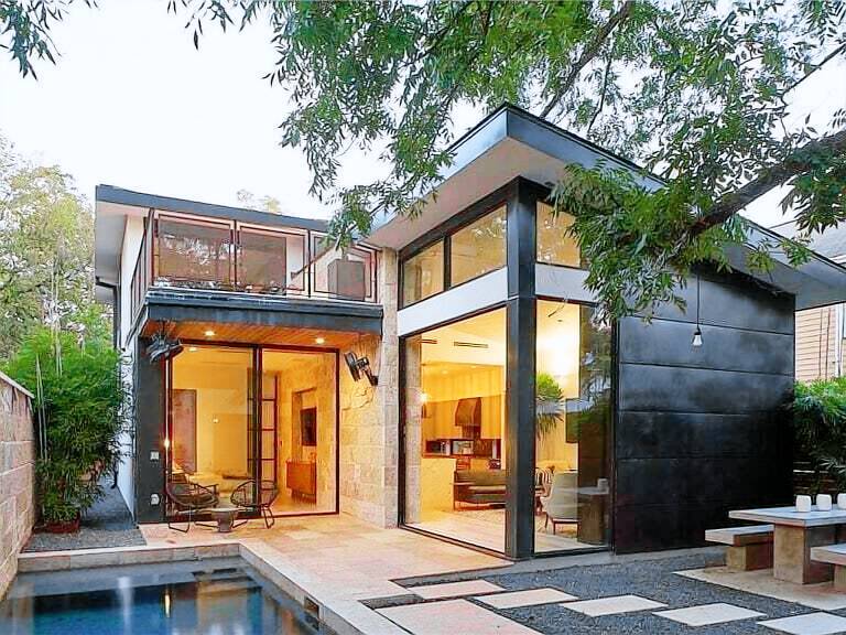 Hus East Cesar Chavez