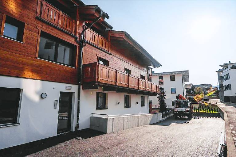 Holiday apartment with jacuzzi & patio — photo 4