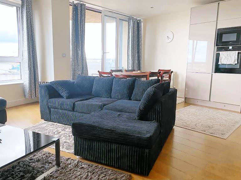 London Apt Sleeps 4 Parking Balcony River View