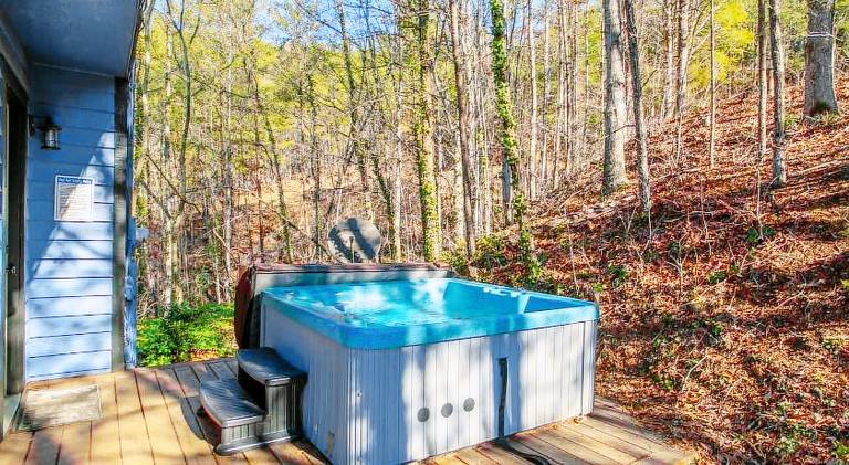 House with hot tub | Pet-friendly in Pigeon Forge, TN
