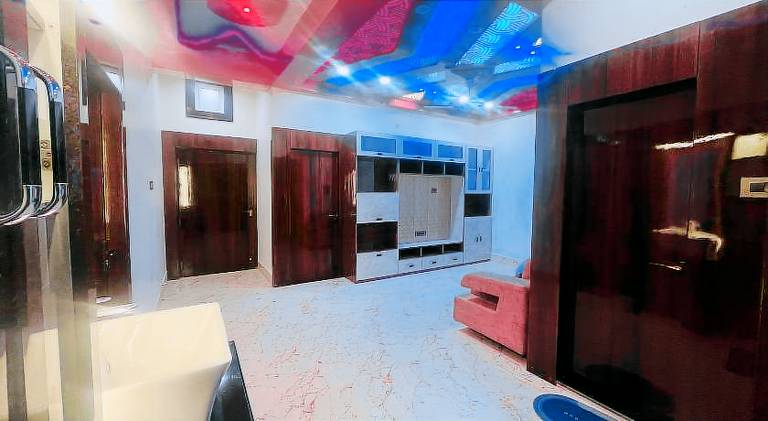 Holiday apartment with hot tub & patio in Deoghar