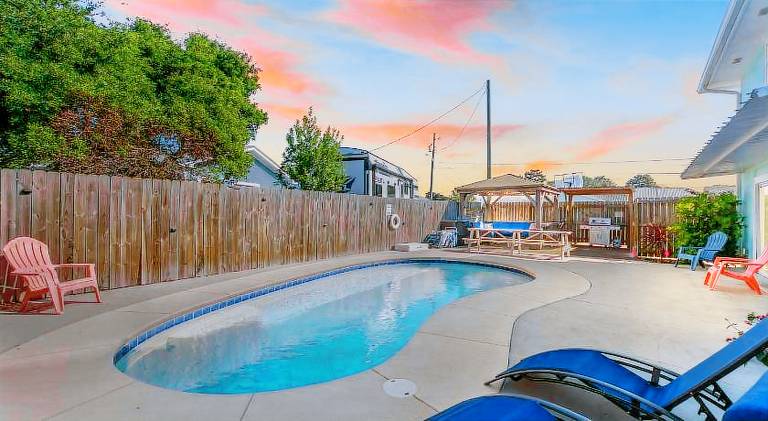 House with barbeque, private pool & garden in Bay City, AL