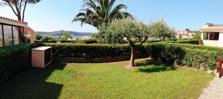 108_ Beautiful apartment on the beach, with swimming pool and parking. — photo 3
