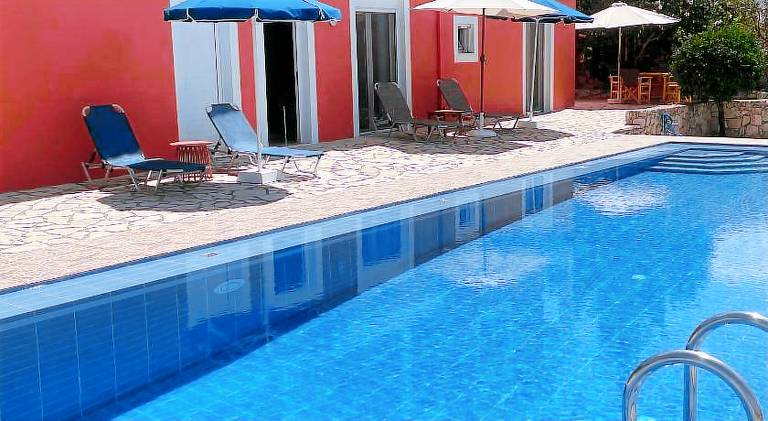 Apartment with pool in Apokoronas