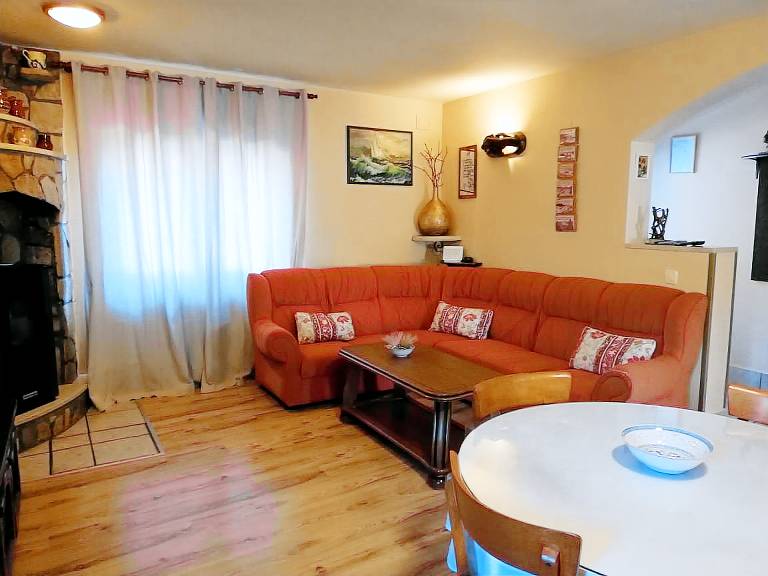 Apartment with grill, yard & patio — photo 2