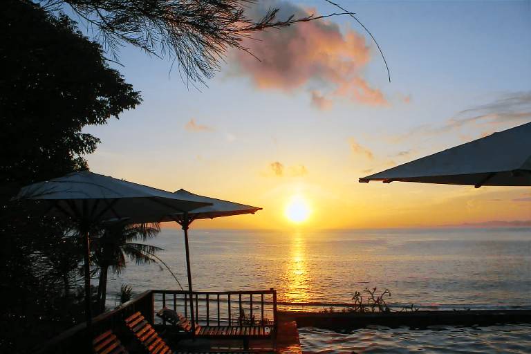 Serviced apartment with pool, yard & patio in Penida Island