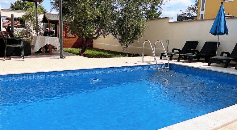 Vacation home with pool in Tar-Vabriga