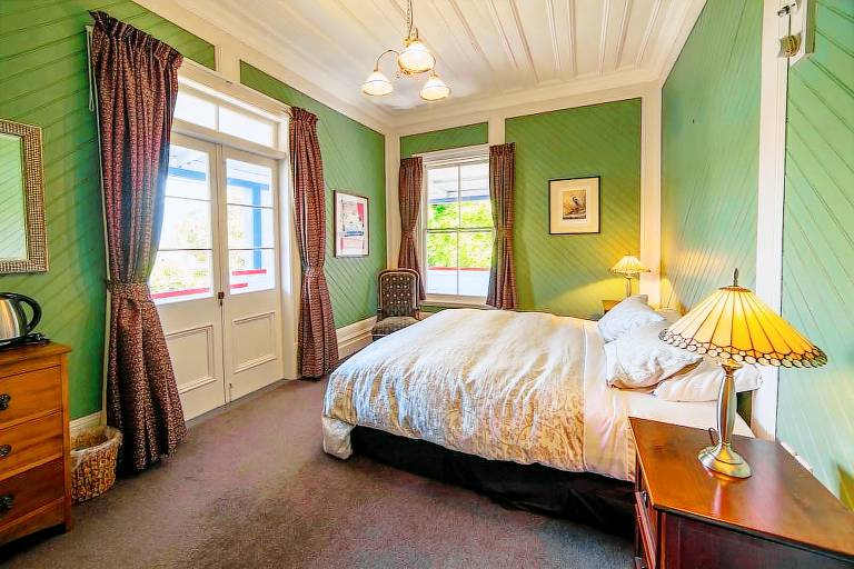 Bed and breakfast  Takaka