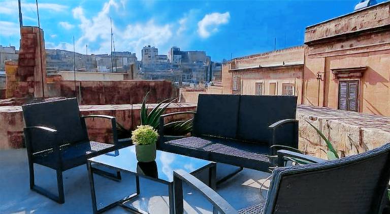 Apartment with terrace | Near Lower Barrakka Gardens — photo 2