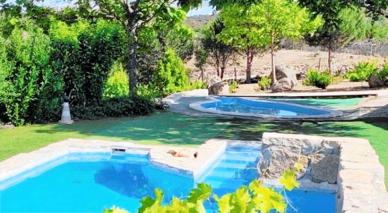 Beautiful vacation home with pool & garden | Pets allowed — photo 2
