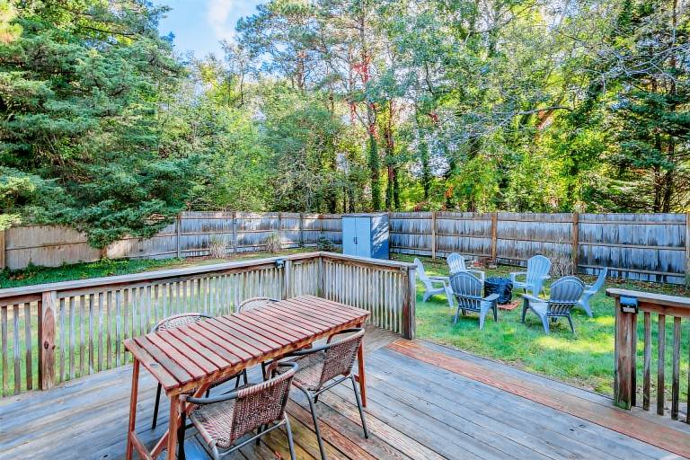 Bright Cape Cod Cottage, Half Mile to Beach — photo 4