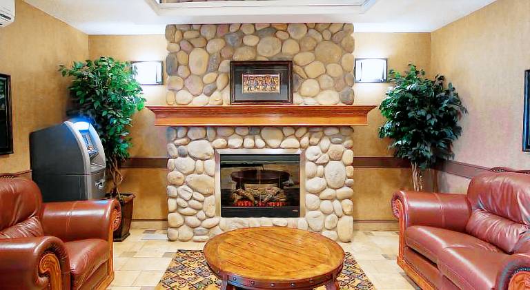 Days Inn & Suites by Wyndham Strathmore — photo 5