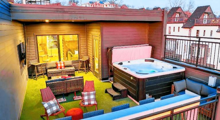 Fully equipped house with hot tub | Dogs allowed in Nashville, TN