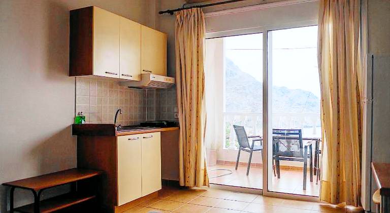 Serviced apartment with terrace & garden — photo 2