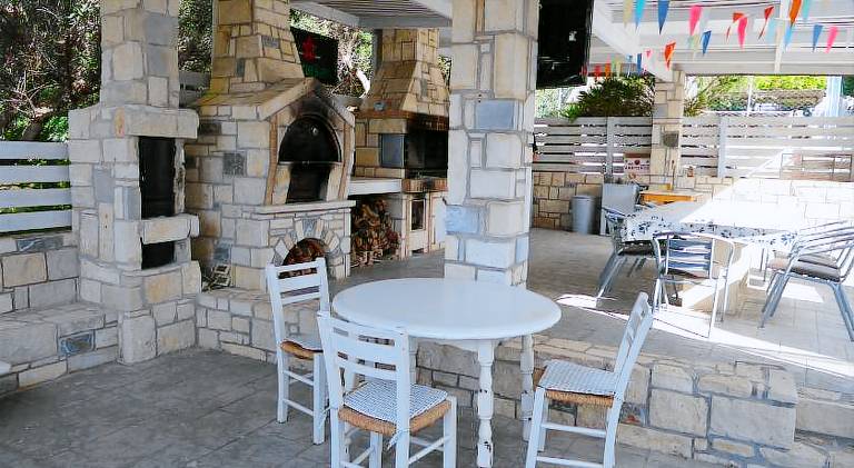House with private pool & BBQ — photo 4