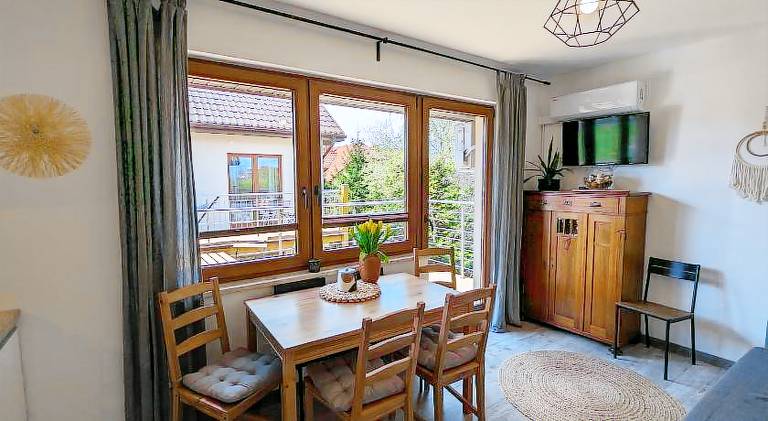 Holiday apartment with pool, patio & garden | Beach nearby | Pets allowed — photo 4