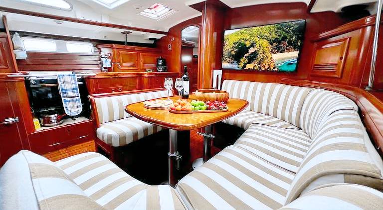 Boat with 2 rooms for 4 persons — photo 2