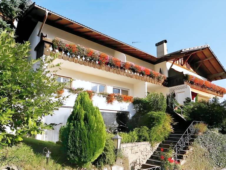 Serviced apartment with patio, sauna & pool | Perfect for remote work in Schenna