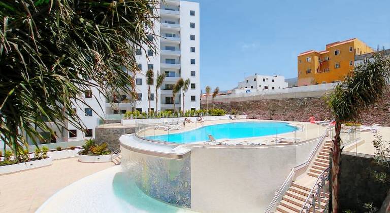 Rental apartment with patio, yard & pool — photo 2