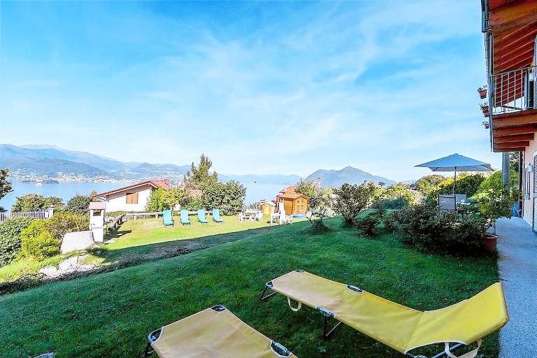 Holiday apartment with BBQ & yard — photo 5