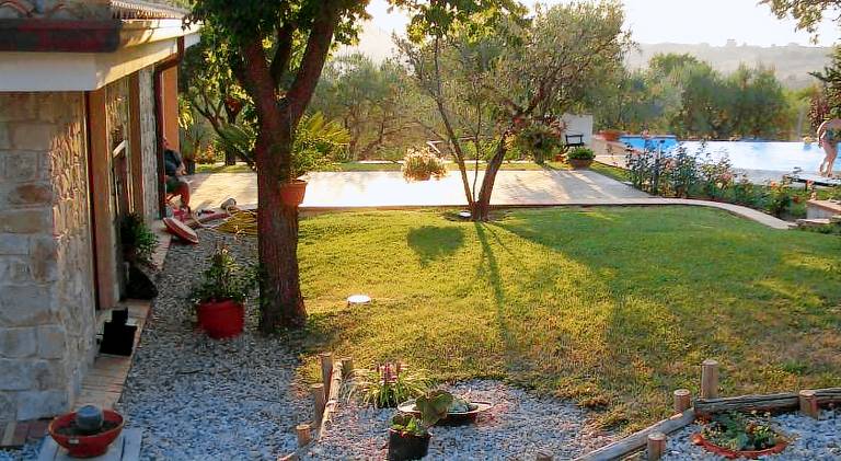 Farm with garden, pool & patio — photo 5