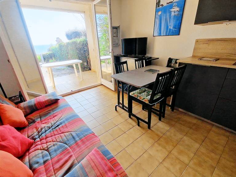 1BR with pool, parking, terrace, sea view in Rayol-Canadel-sur-Mer — photo 4